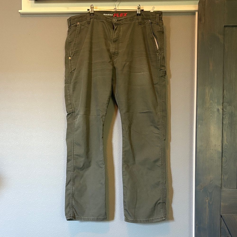 Dickies Men's Cargo Pants in Olive
